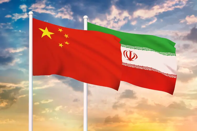 China e Irã: tratado, que vinha sendo discutido desde 2016, também apoia o turismo e o intercâmbio cultural (Andriano_cz/Getty Images)