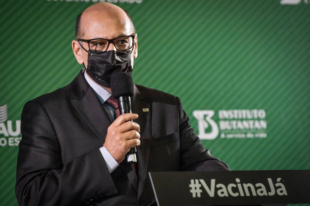 Entrega de vacinas será retomada no dia 3 de maio, diz diretor do Butantan