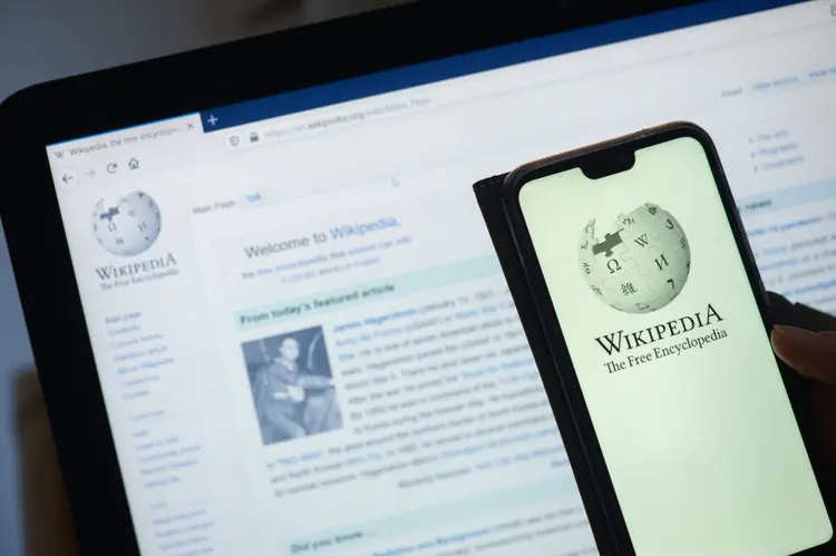 Wikipedia é um dos maiores sites colaborativos do mundo. (NurPhoto/Getty Images)