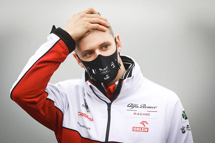 O piloto de corrida Mick Schumacher. Sobrenome de peso faz sua estreia na Fórmula 1.  (Bryn Lennon/Getty Images)