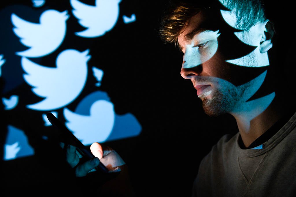 Twitter: rede social se coloca cada vez mais como ferramenta para produtores de conteúdo (Leon Neal/Getty Images)