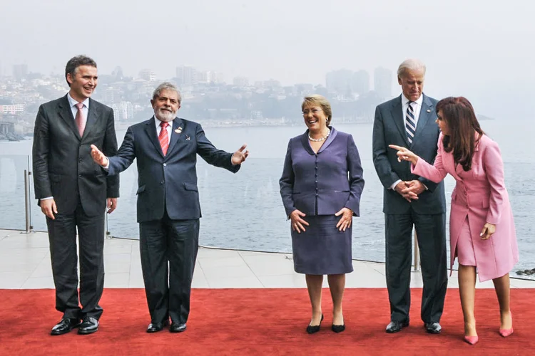 Lula, Biden e outros líderes em reunião antes do G20 em 2009: (Martin Bernetti/AFP/Getty Images)