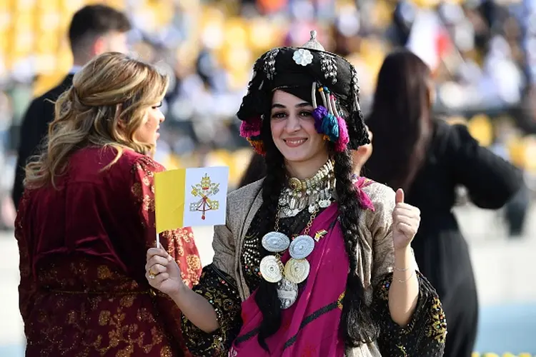 Papa é recebido por comunidades cristãs de e outras religiões no norte do Iraque (Vincenzo PINTO / AFP/Getty Images)