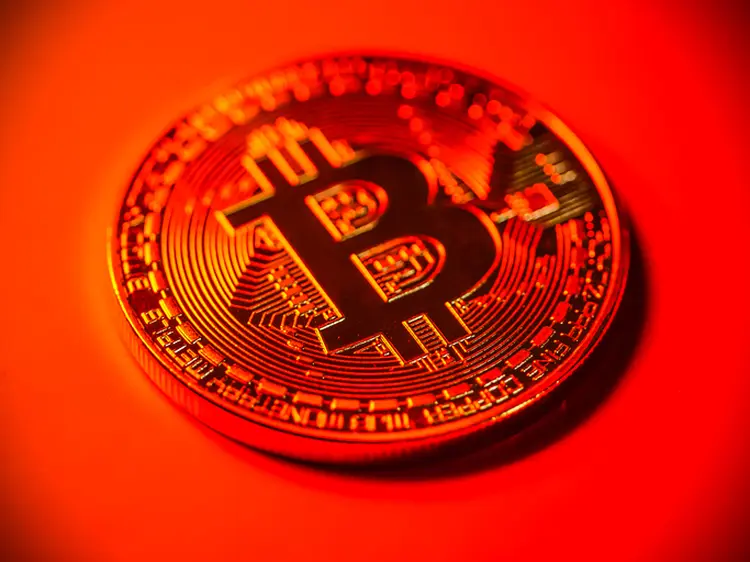 Bitcoin caiu 4% em um dia (JUN2/Getty Images)