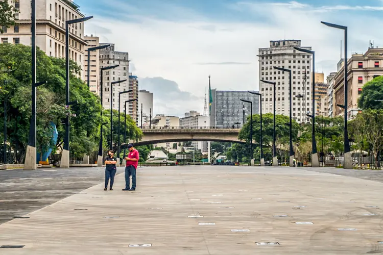 Centro de São Paulo: somente os serviços essenciais podem funcionar até domingo, 18. (Cris Faga/NurPhoto/Getty Images)