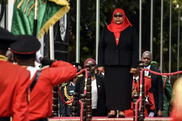 Samia Suluhu Hassan, uma uma muçulmana de 61 anos, deve permanecer no poder até 2025 (AFP/AFP)