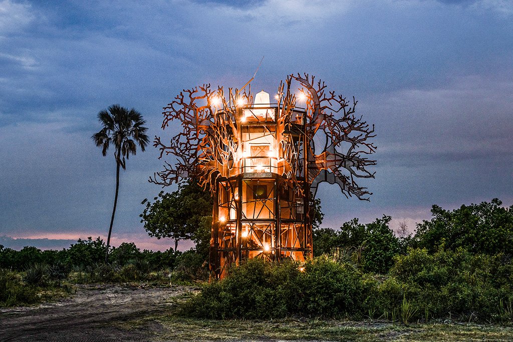 Casa na árvore de luxo: hotel oferece estadias em meio à natureza africana