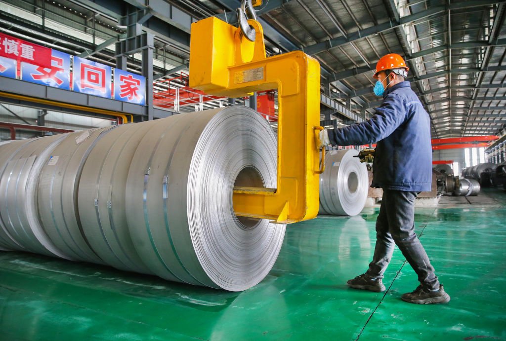 Aço tem máxima de 10 anos na China com possível corte de oferta; minério de ferro sobe