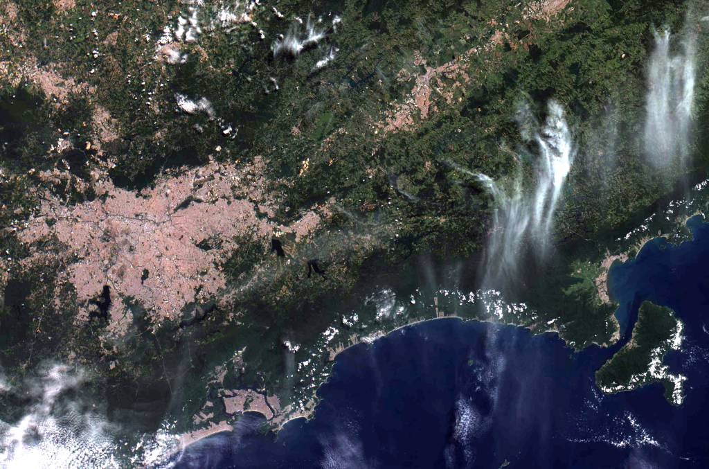 Foto registrada pelo satélite Amazônia 1 da região metropolitana de São Paulo (Inpe/Divulgação)