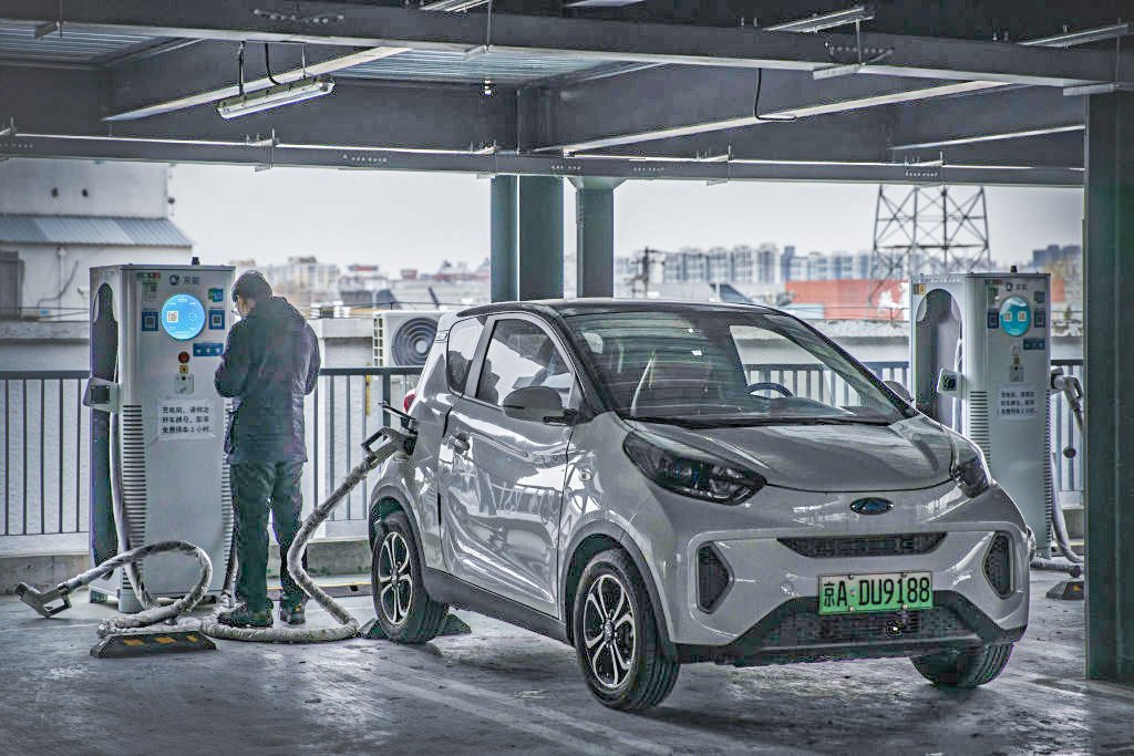 Estação de recarga de carro elétrico na China: as vendas de elétricos já representam 4% do mercado global (Getty Images/Qilai Shen/Bloomberg)
