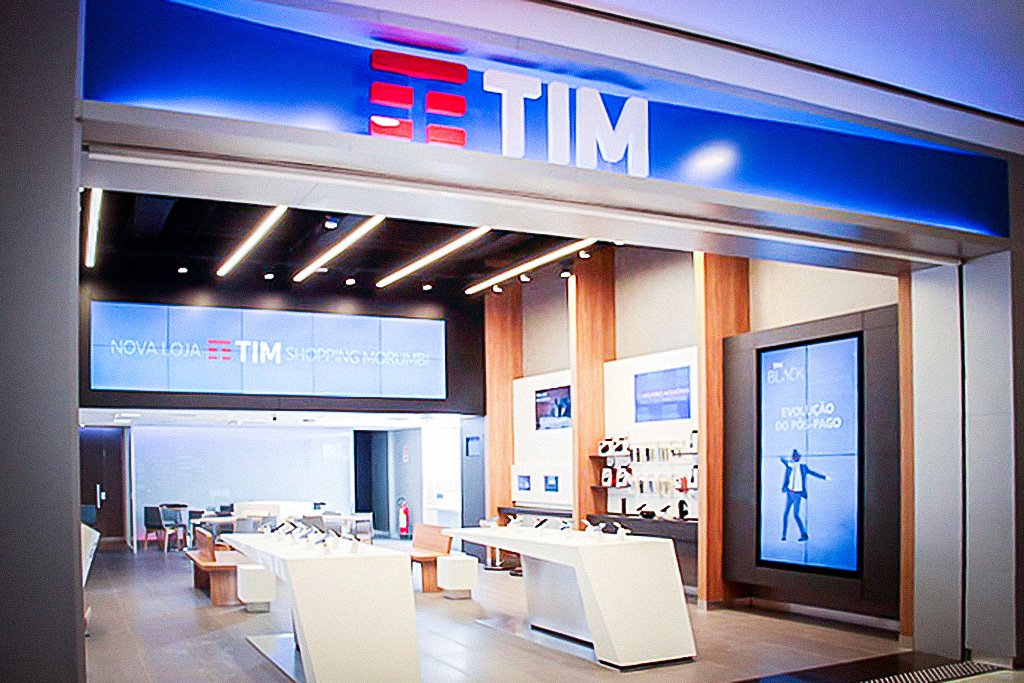 TIM abre vagas em lojas para profissionais com 50 anos ou mais