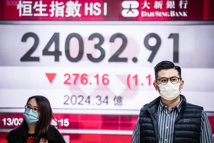 Bolsa de Hong Kong em 2021 (Miguel Candela/Getty Images)