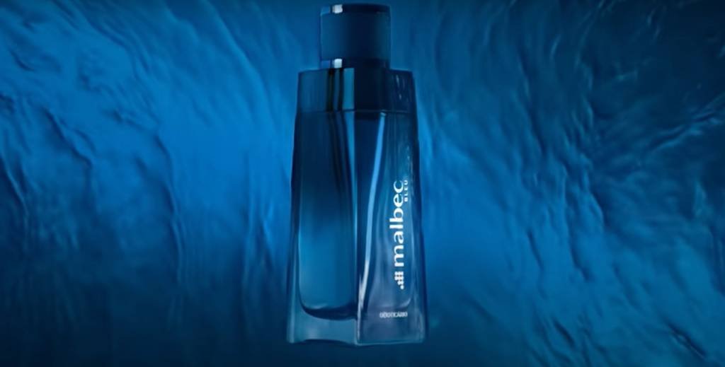 Malbec Bleu, perfume de O Boticário: a partir de agora, todos itens de perfumaria da marca terão álcool obtido do bagaço da cana-de-açúcar (Reprodução/O Boticário/ Youtube)