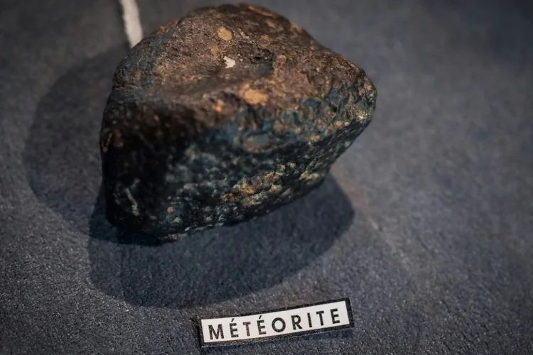 Meteorito Erg Chech 002 tem 43 fragmentos, os maiores deles do tamanho de "um punho" (afp/AFP)