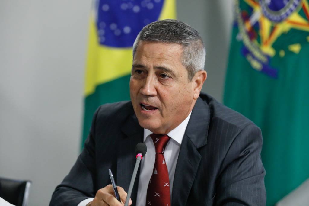 Braga Netto é exonerado e tem caminho aberto para ser vice de Bolsonaro