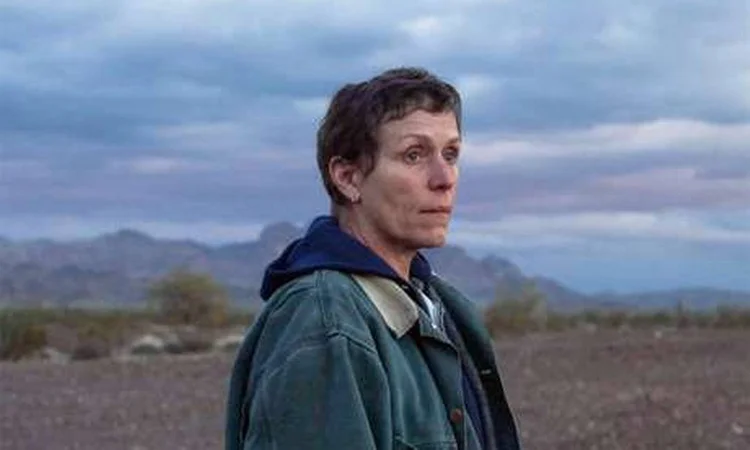 O filme Nomadland, interpretado e produzido por 
Frances McDormand, e com direção de Chloé Zhao. (Nomadland/Reprodução)