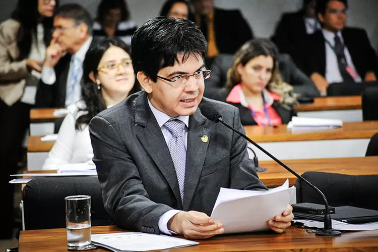 Senador Randolfe Rodrigues (Rede-AP) pede que STF investigue Aras por crime de prevaricação (Agência Senado/Divulgação)