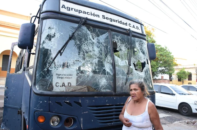 Os ministros que compõem o Executivo paraguaio puseram seus cargos à disposição do presidente Mario Abdo Benítez neste sábado (6) para tentar acalmar a crise política provocada pela gestão da pandemia (Norberto Duarte/AFP/Getty Images)