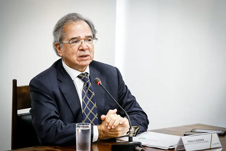 Paulo Guedes, ministro da Economia: Guedes já anunciou publicamente que a nova rodada dos acordos será bancada por meio de crédito que fica fora do teto de gastos (Isac Nóbrega/PR/Flickr)