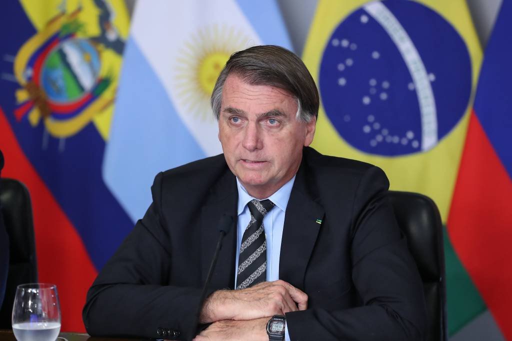 Bolsonaro deve exaltar campanha de vacinação em fala hoje à noite