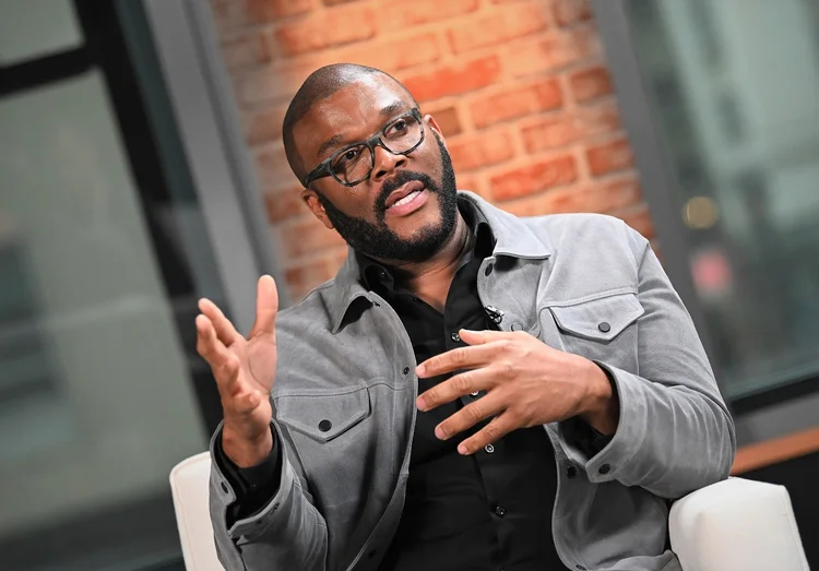 Tyler Perry: Tyler Perry é o mentor por trás de 17 longas-metragens, 20 peças de teatro, sete programas de televisão, um livro e seu nome também está por trás de uma sede estúdios em Atlanta, Geórgia (Slaven Vlasic/Getty Images)