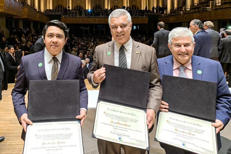 O senador Major Olímpio com seus suplentes, o empresário Alexandre Giordano e o agora ministro Marcos Pontes, no dia da diplomação da chapa eleita em 2018 (Reprodução/Agência Pública)