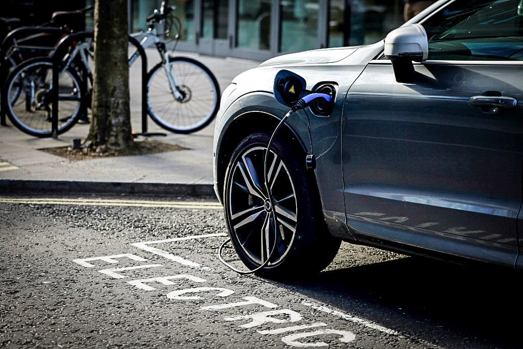 Volvo fabricará apenas carros elétricos a partir de 2030 com vendas on-line