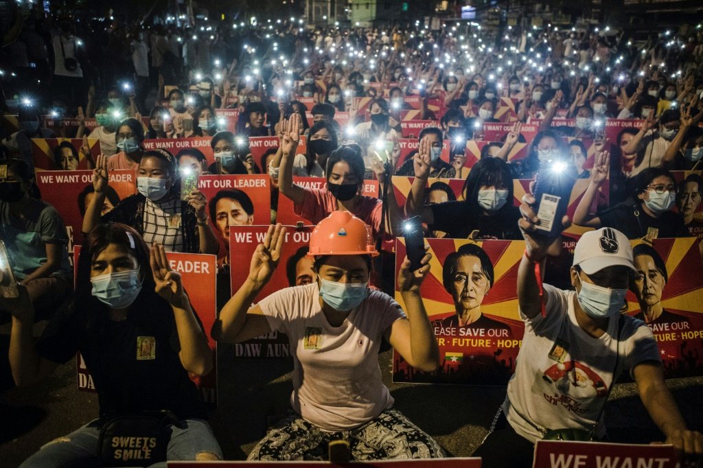 Pelo menos três mortos em manifestações em Mianmar após noite de repressão