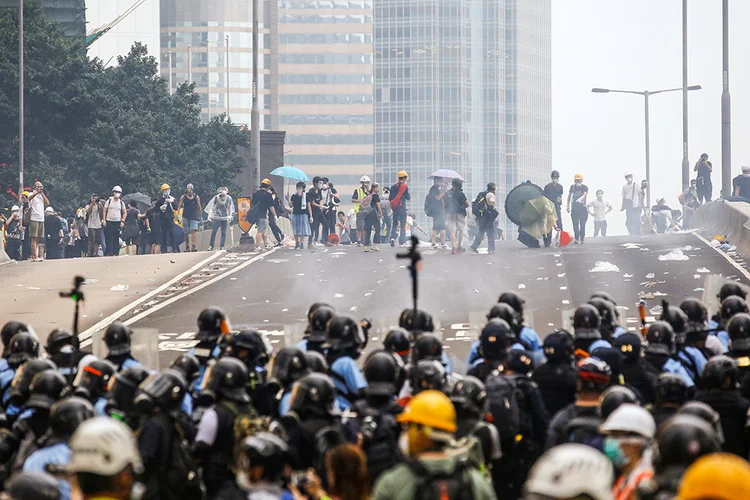 Hong Kong: Protesto contra lei de extradição para a China termina em confronto entre manifestantes e policiais (Thomas Peter/Reuters)