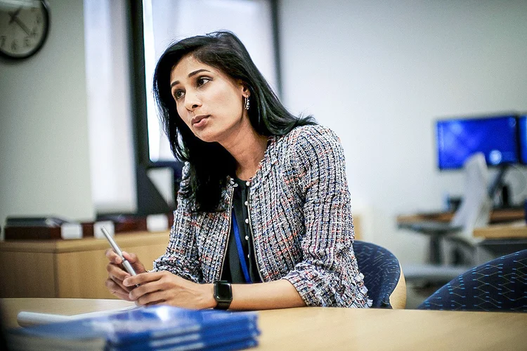 A economista-chefe do Fundo Monetário Internacional (FMI), Gita Gopinath (James Lawler Duggan/Reuters)