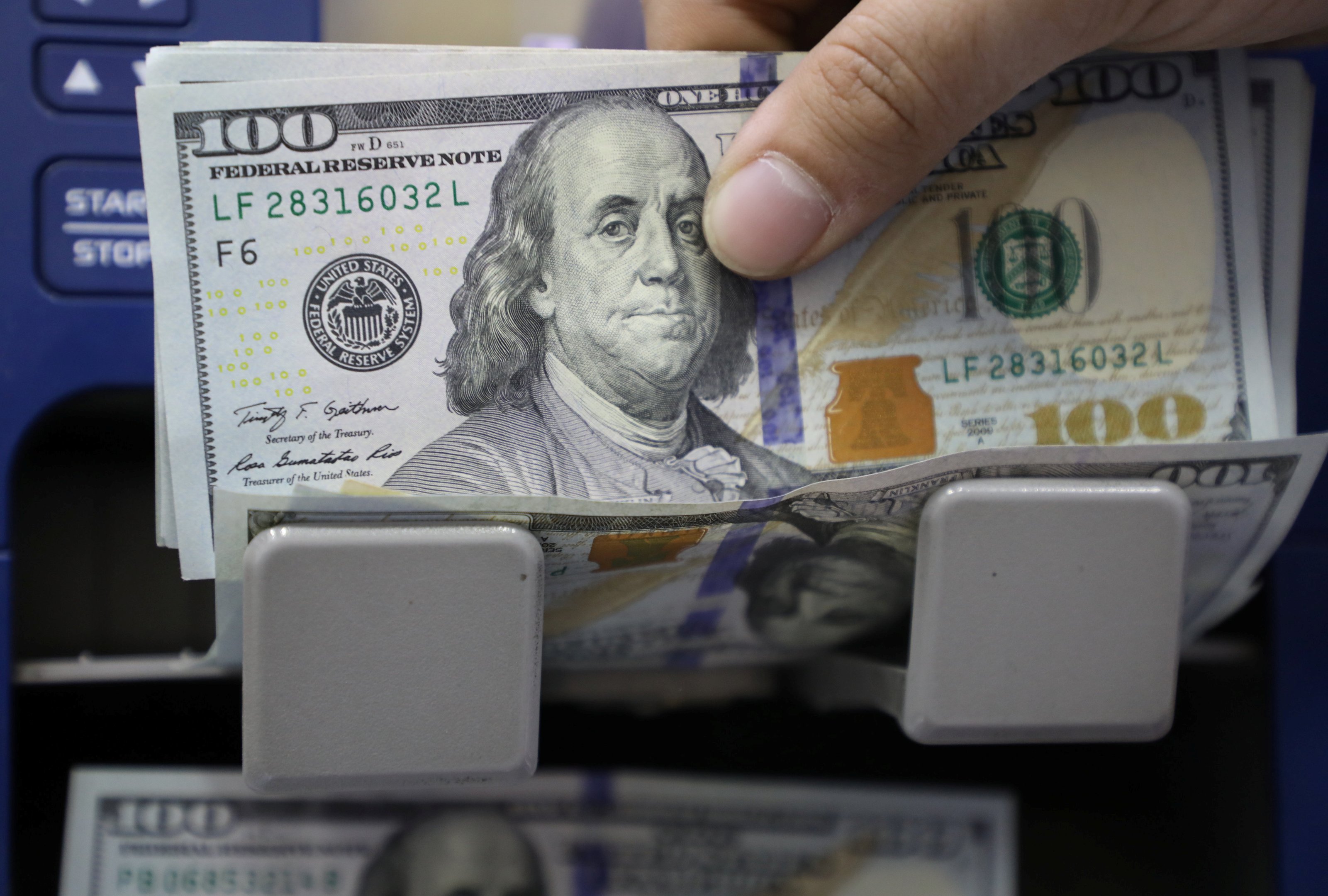 Com a disparada do dólar, BC já queimou US$ 20 bi da reserva internacional