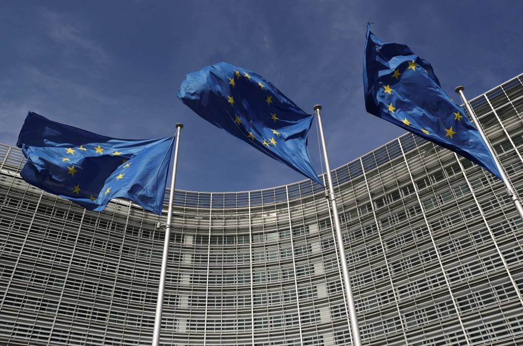 Bandeiras da União Europeia em Bruxelas (Reuters/Exame)