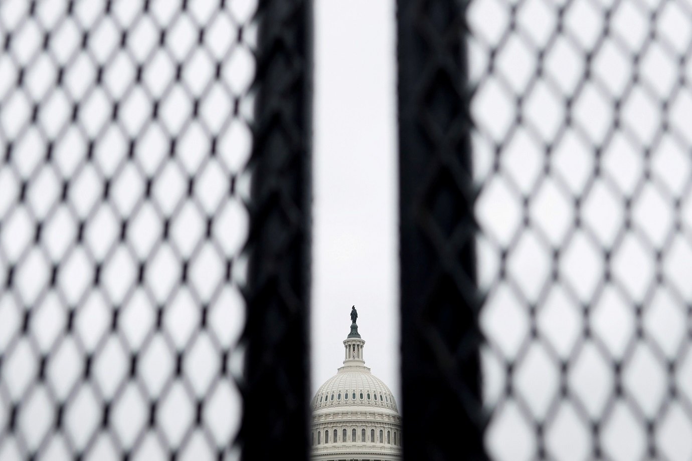 Capitólio dos EUA entra em alerta para 1º discurso de Biden ao Congresso