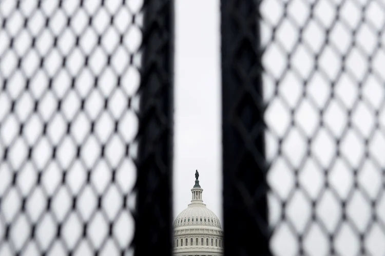 Cercas de segurança em torno do Capitólio dos EUA em Washington (Carlos Barria/Reuters)
