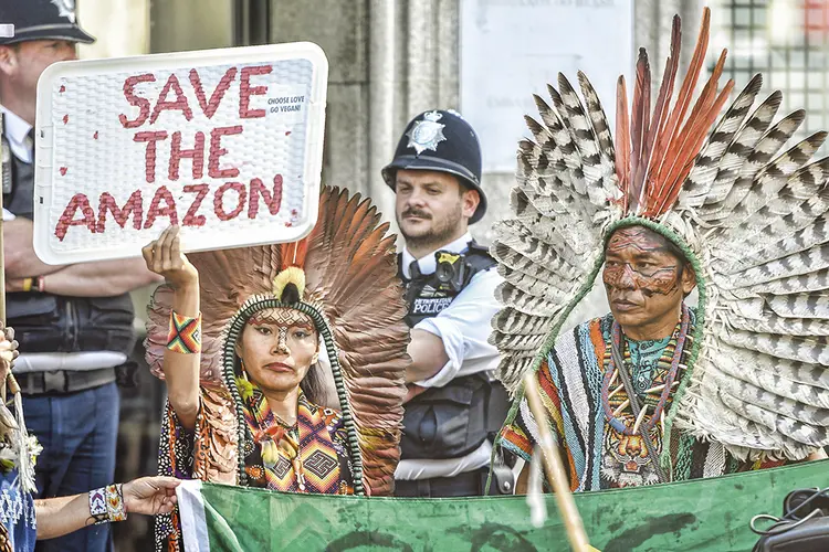 Protestos em Londres: desmatamento e queimadas na Amazônia afetam a reputação da produção agropecuária brasileira no exterior (Sopa Images/Getty Images)