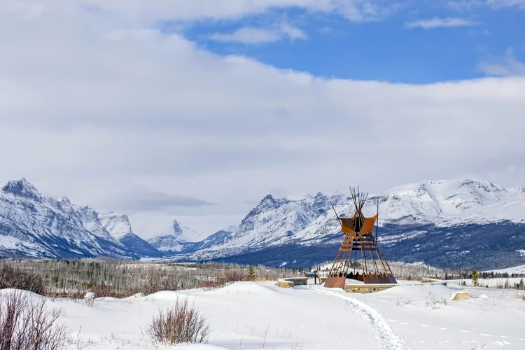 Paisagem da reserva indígena Blackfeet (Tailyr Irvine/The New York Times)