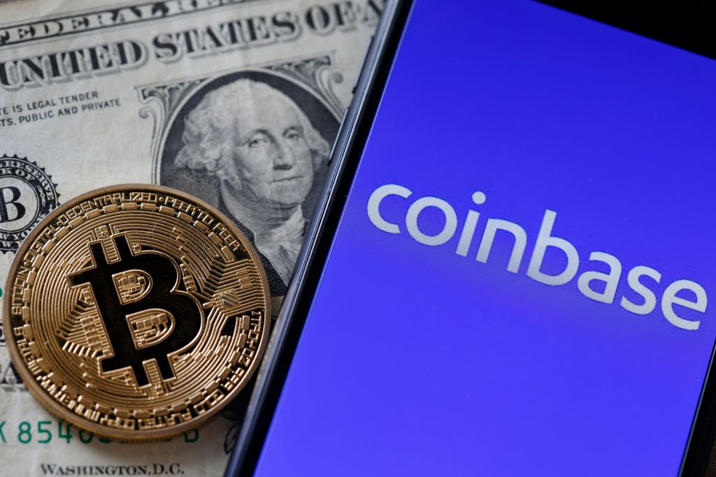 Coinbase estreia na bolsa com listagem direta: saiba o que esperar