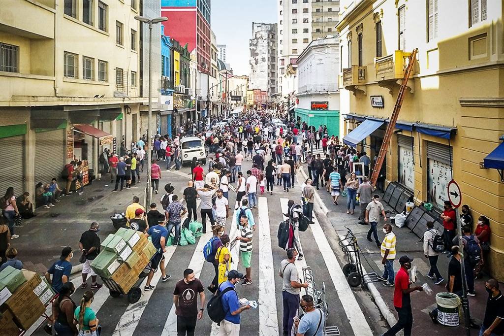 25 de Março: rua comercial de São Paulo fornece mercadoria para todo o país (Eduardo Frazão/Exame)