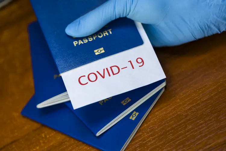 Passaporte Covid-19: a ideia é que somente imunizados teriam a permissão para viagens e aglomerações (Anton Petrus/Getty Images)