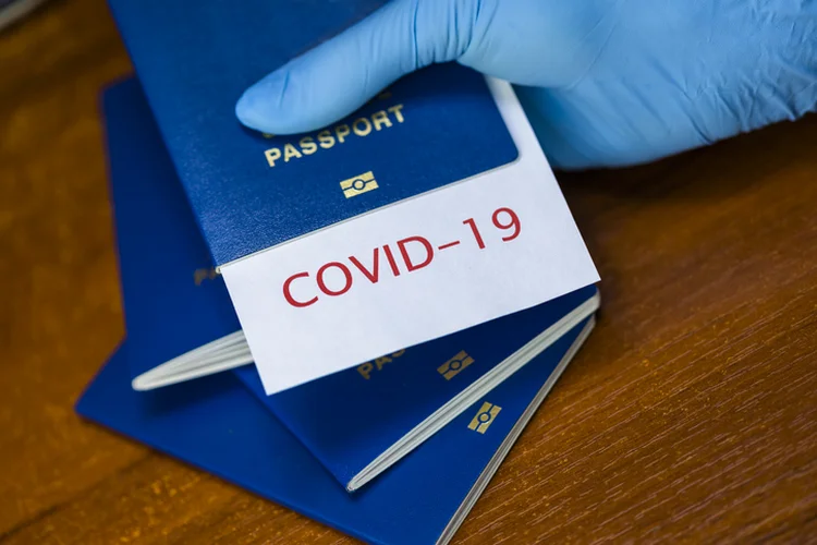 Passaporte Covid-19: a ideia é que somente imunizados teriam a permissão para viagens e aglomerações (Anton Petrus/Getty Images)