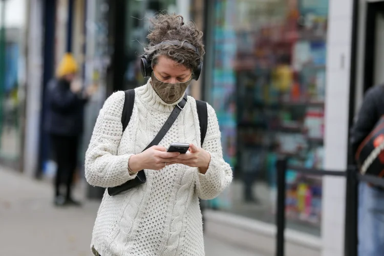 App do próprio Google vai alertar usuários para prestarem atençãos aos arredores (Dinendra Haria/SOPA Images/LightRocket/Getty Images)