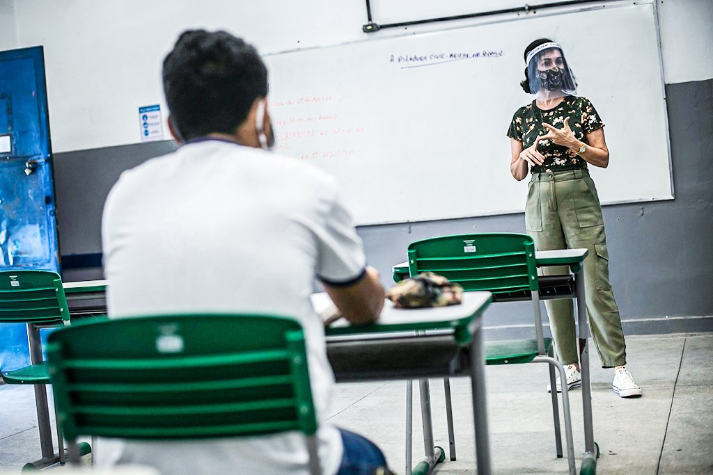 Justiça derruba liminar e determina volta às aulas presenciais no Rio