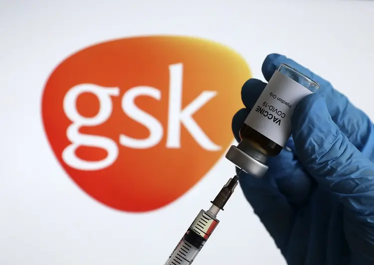 Anvisa: a potencial vacina da GSK usa tecnologia de partícula semelhante a coronavírus e é aplicada em duas doses com intervalo de 21 dias entre elas (Hakan Nural/Anadolu Agency/Getty Images)
