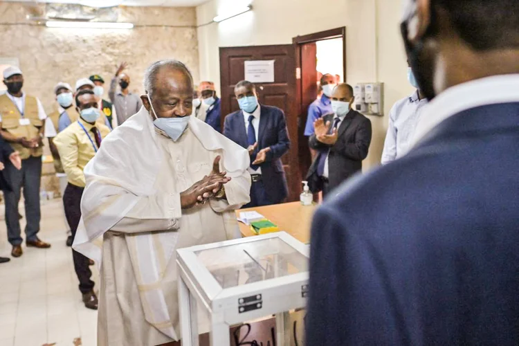 Ismail Omar Guelleh, de Djibouti, vota nesta sexta-feira, 9: no poder há 22 anos, o presidente deve seguir para um quinto mandato (TONY KARUMBA / AFP/Getty Images)