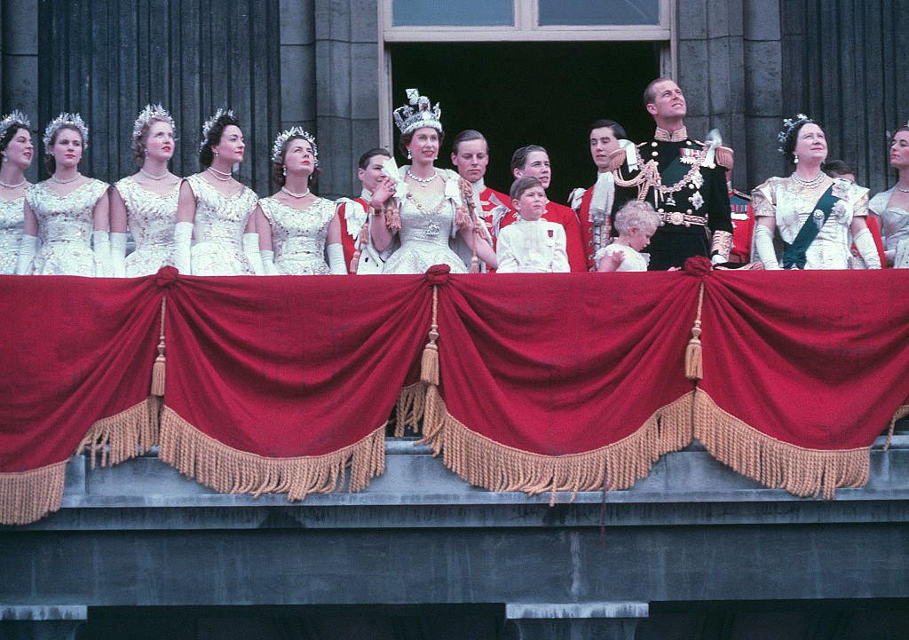Família real após a coroação da rainha Elizabeth II, em 1953 (Hulton-Deutsch Collection/CORBIS/Corbis/Getty Images)