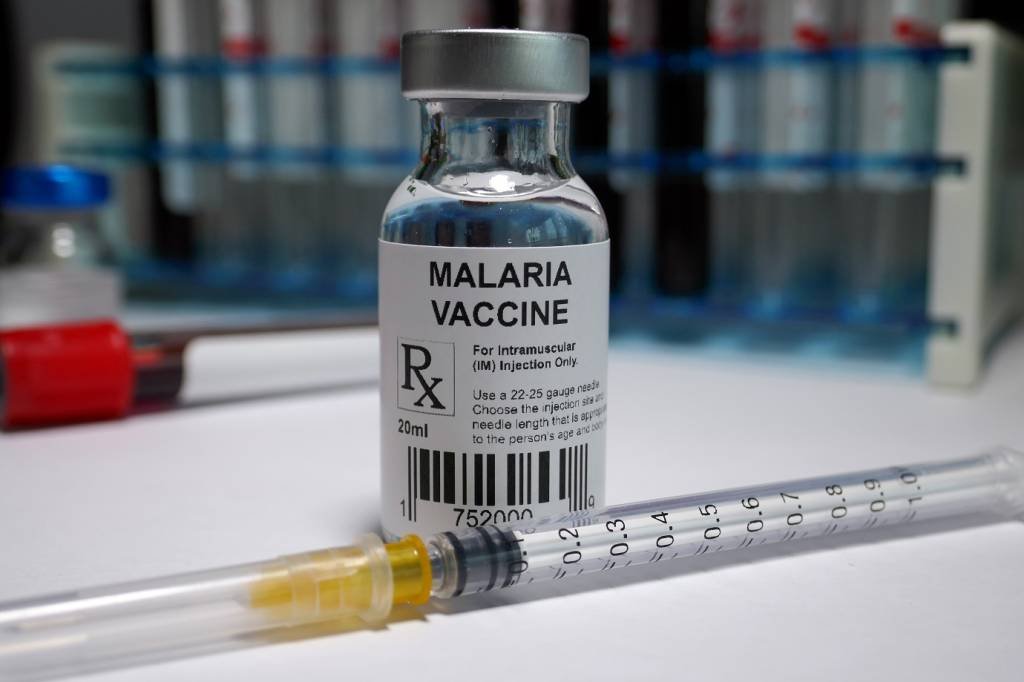 Projeto de vacina contra malária mostra alta eficácia, diz Oxford