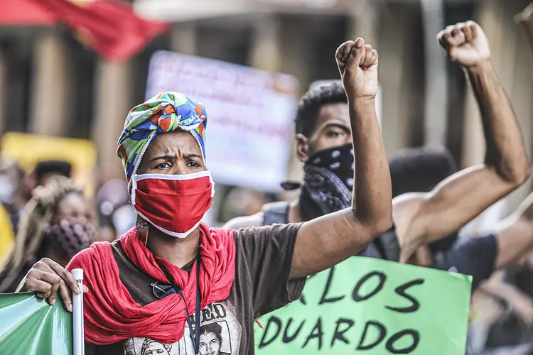 Manifestantes pela defesa dos direitos dos negros em Niterói: as empresas devem promover a igualdade (Luis Alvarenga/Getty Images)