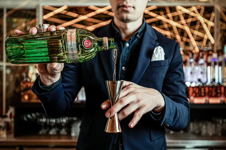 Desafio: competidores tiveram que criar um drinque com o gim Tanqueray N° TEN, um dos mais renomados do portfólio da Diageo (Rubens Kato/Divulgação)