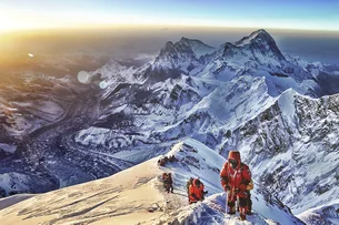 Monte Everest cresce devido à erosão de rios, dizem pesquisadores