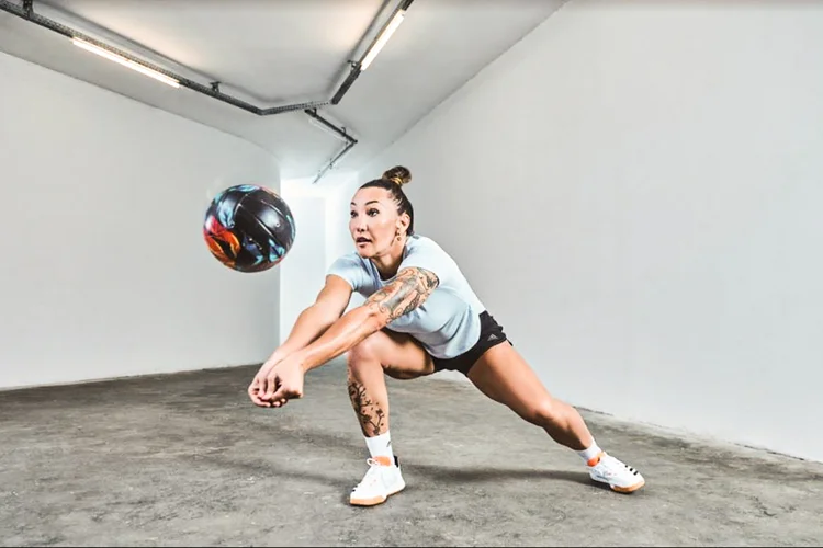 Primeira mulher trans a jogar na Superliga de Volêi, Tifanny Abreu é a representante brasileira da campanha "Impossible is Nothing", da Adidas (Reprodução/Divulgação)